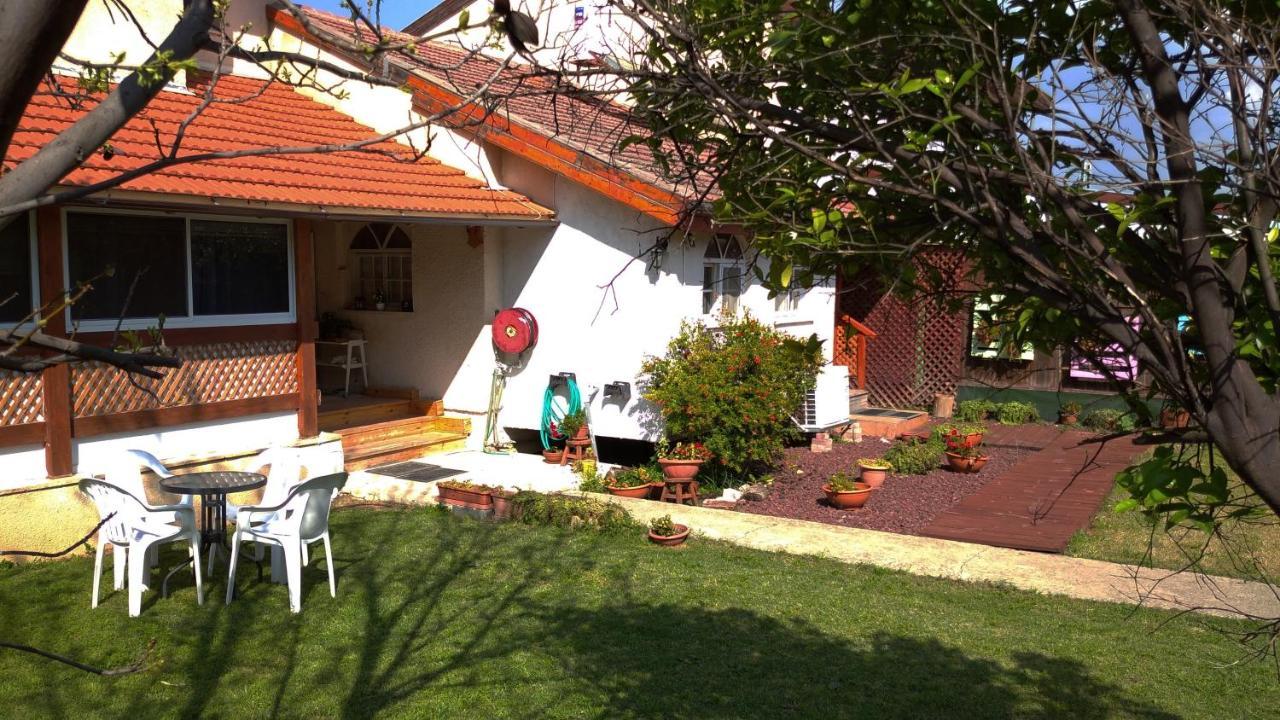 Jordan Valley One Room Apartment Menaẖemya Екстериор снимка