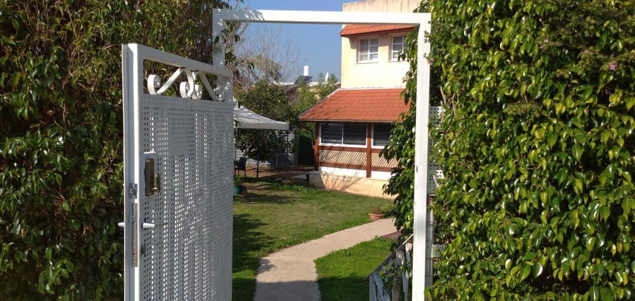 Jordan Valley One Room Apartment Menaẖemya Екстериор снимка