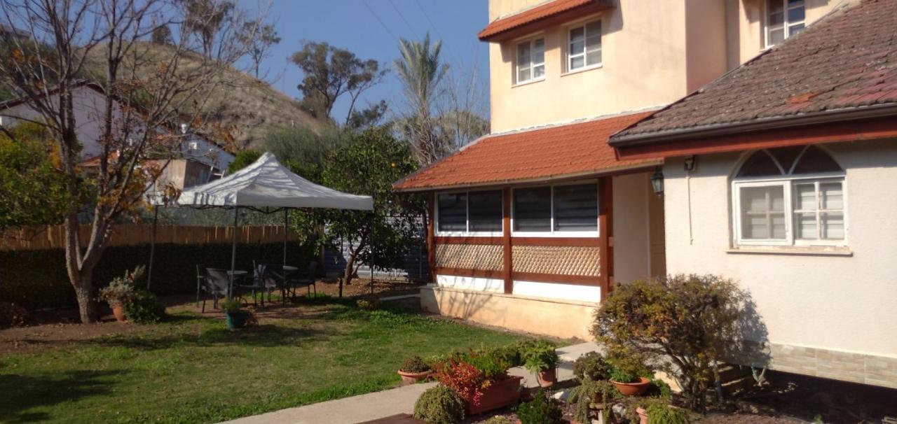 Jordan Valley One Room Apartment Menaẖemya Екстериор снимка