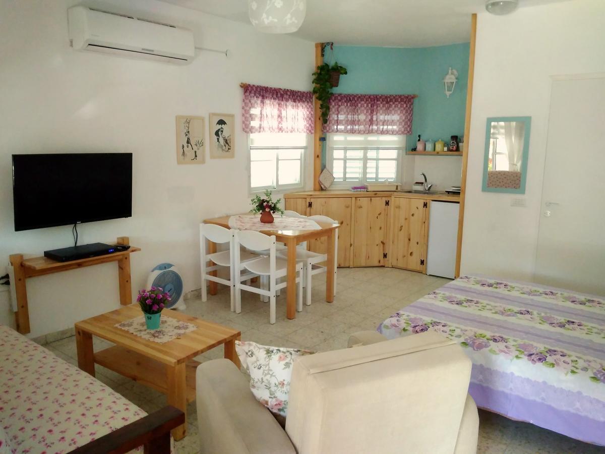 Jordan Valley One Room Apartment Menaẖemya Екстериор снимка
